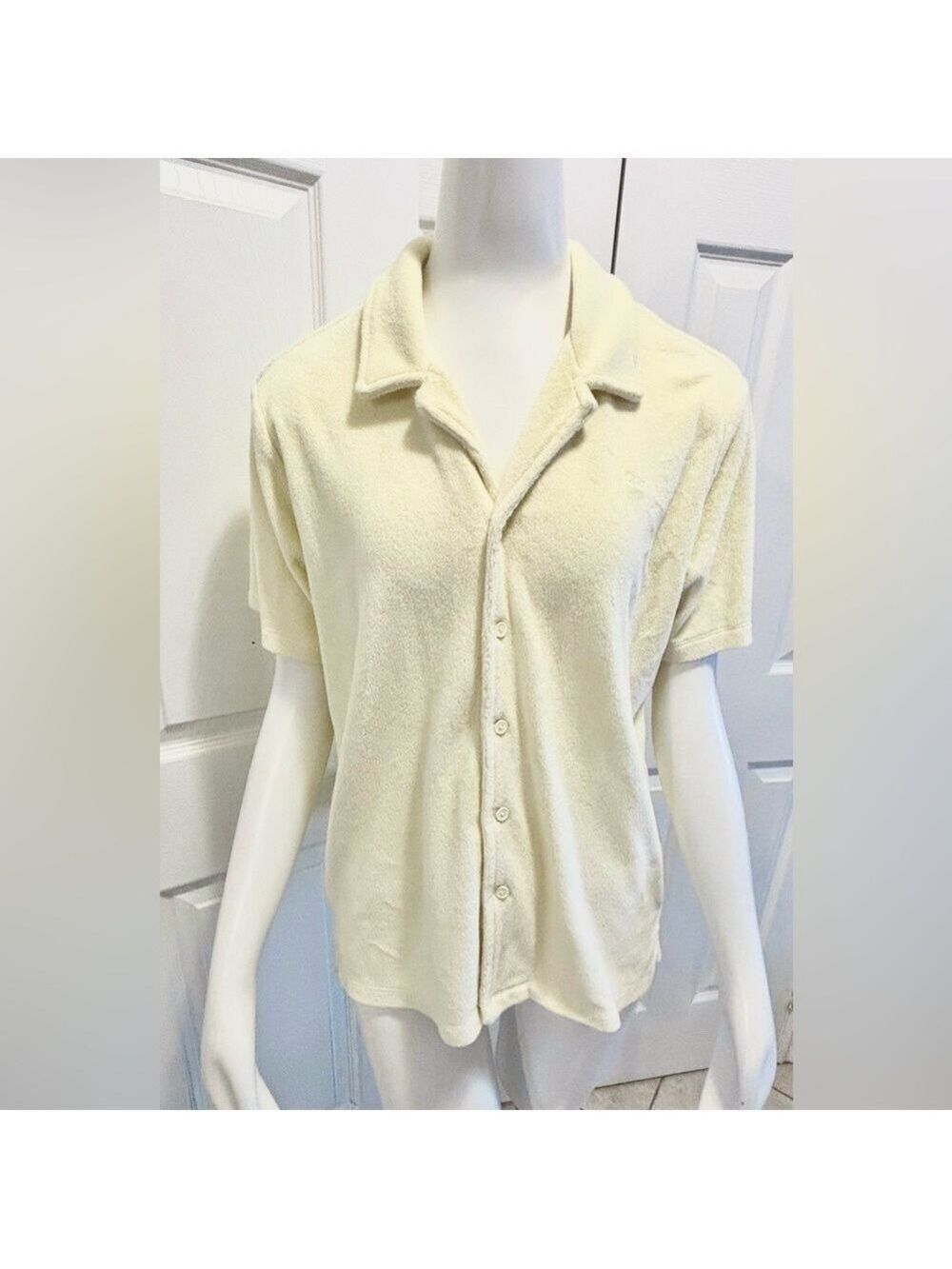Aritzia TNA Newcastle Terry Hip Length Shirt Pastel Yellow Button Up Size XS